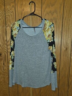Acting Pro Gray Top with Black and Yellow Floral Sleeves